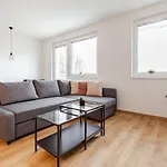 Nook Airport Studio, 5 Min From Bts Airport Apartman