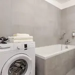 Nook Airport Studio, 5 Min From Bts Airport Apartment Pressburg